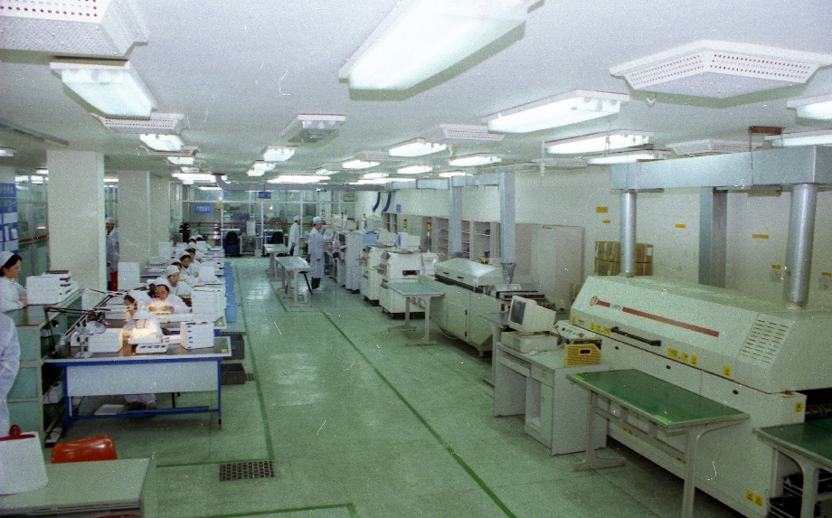 3上世紀90年代開創(chuàng)國內(nèi)厚膜集成電路出口創(chuàng)匯先河.jpg